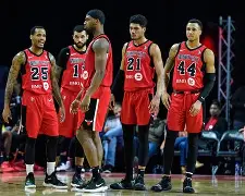 赛前突围战来临，芝加哥公牛围绕社区盾调整名单，震撼外界，临场指挥获称赞(突变团竞最牛躲藏点30)